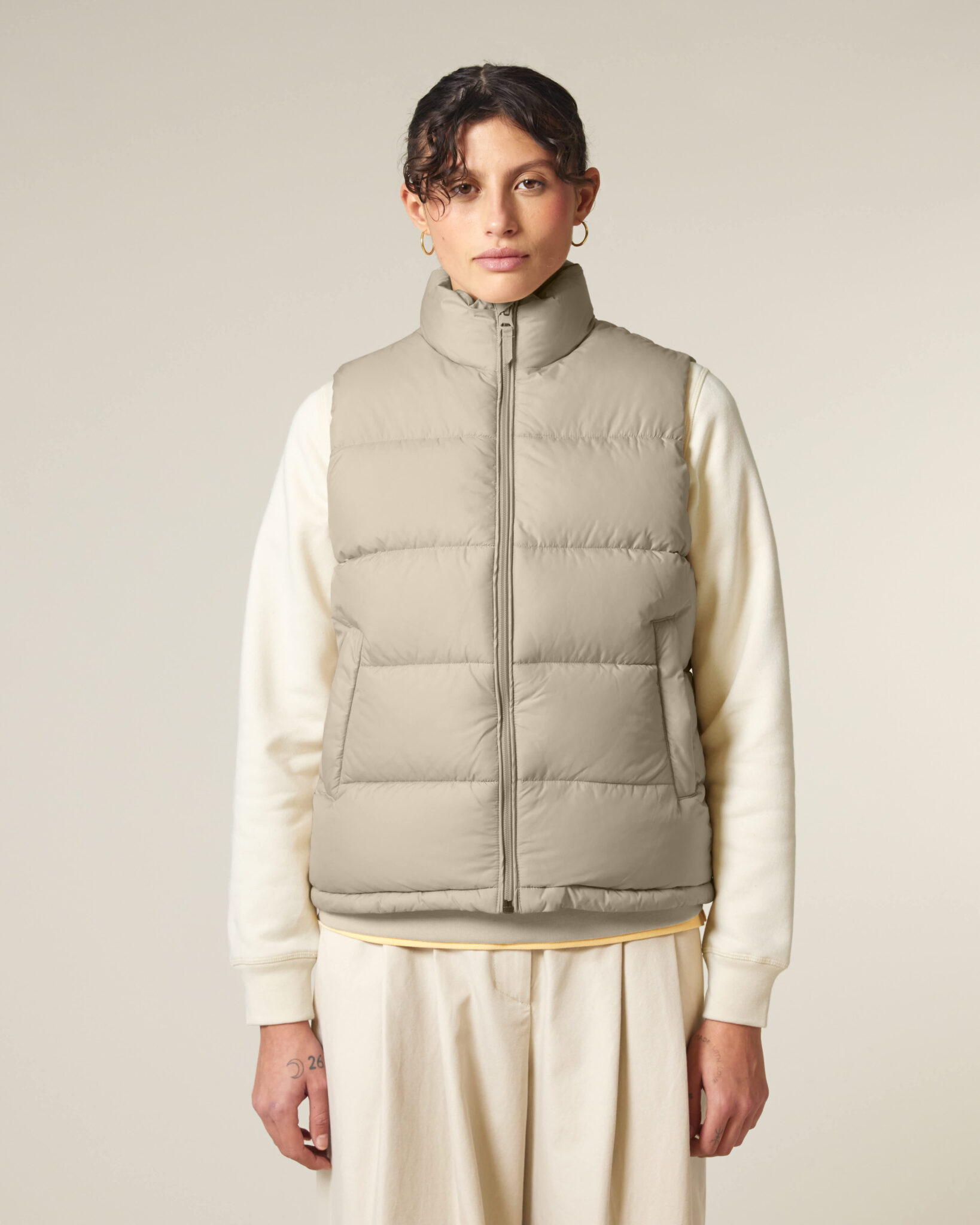 Puffer Gilet_Desert Dust_Studio_Front_Main_6
